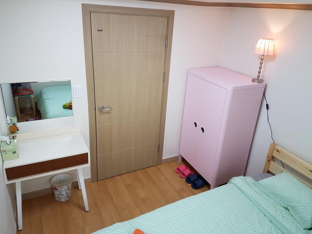 Bed & Breakfast Roommate In Ehwa 2*