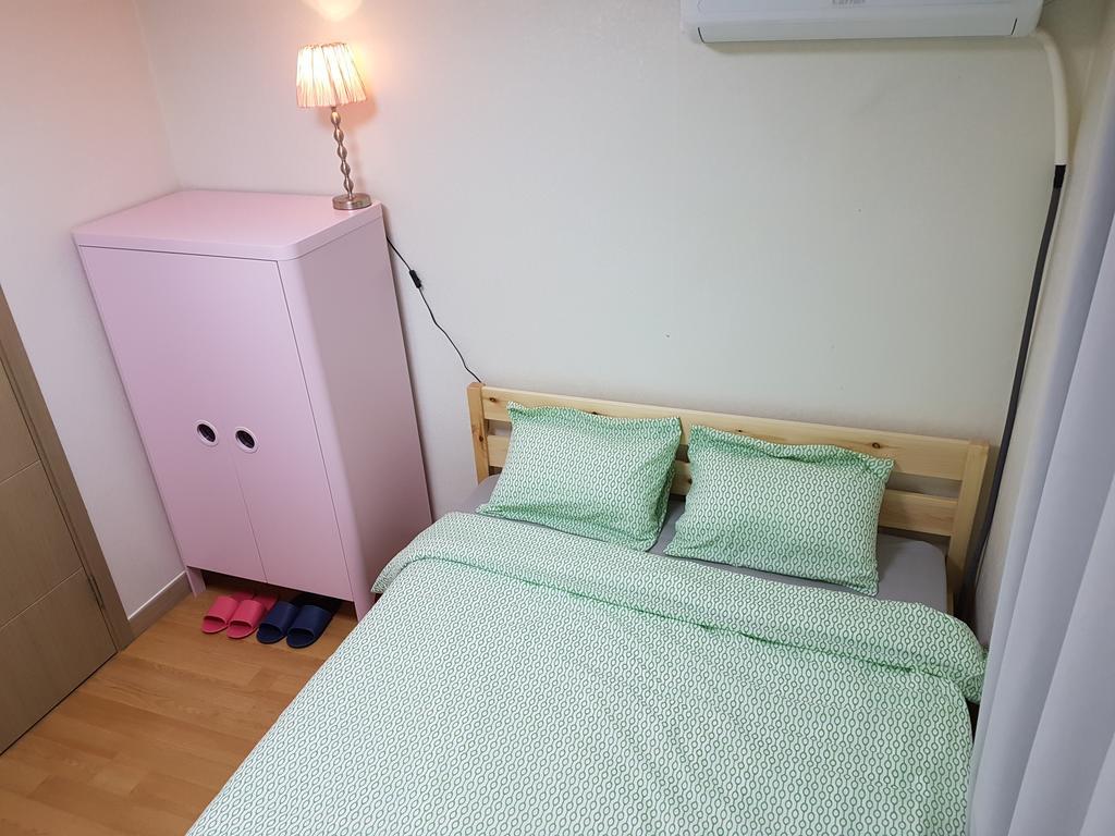 Bed & Breakfast Roommate In Ehwa Seoul