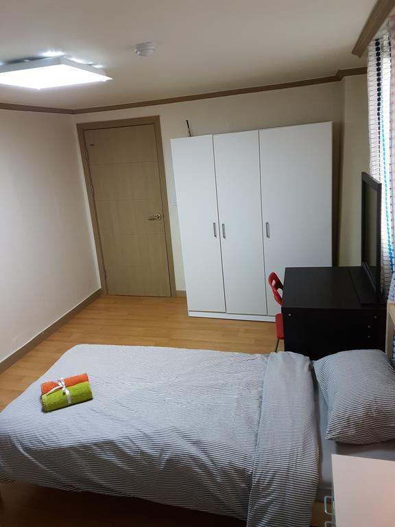 Bed & Breakfast Roommate In Ehwa Seoul