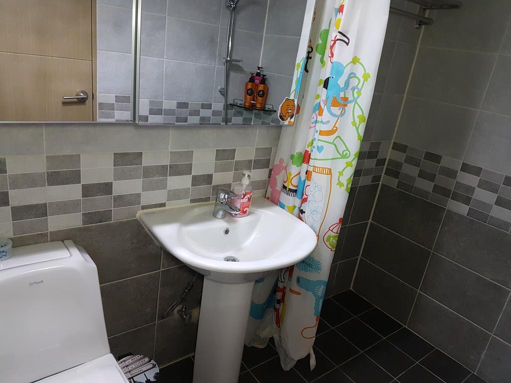 Bed & Breakfast Roommate In Ehwa Seoul