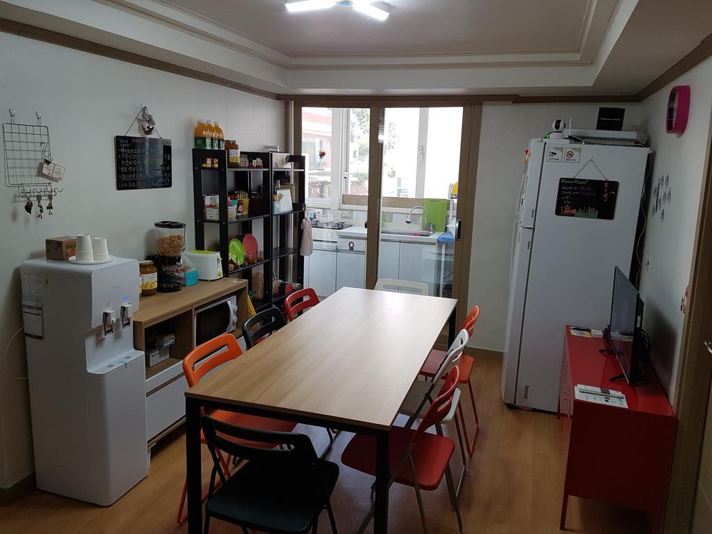 Bed & Breakfast Roommate In Ehwa Seoul